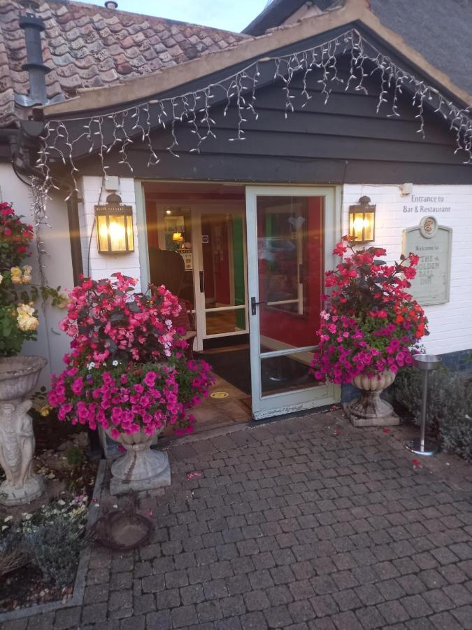 Golden Ball Hotel Elsworth エクステリア 写真