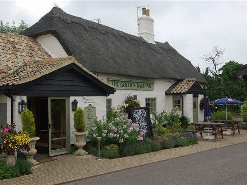 Golden Ball Hotel Elsworth エクステリア 写真