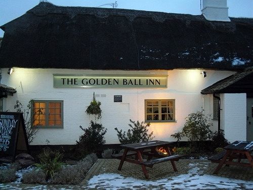 Golden Ball Hotel Elsworth エクステリア 写真